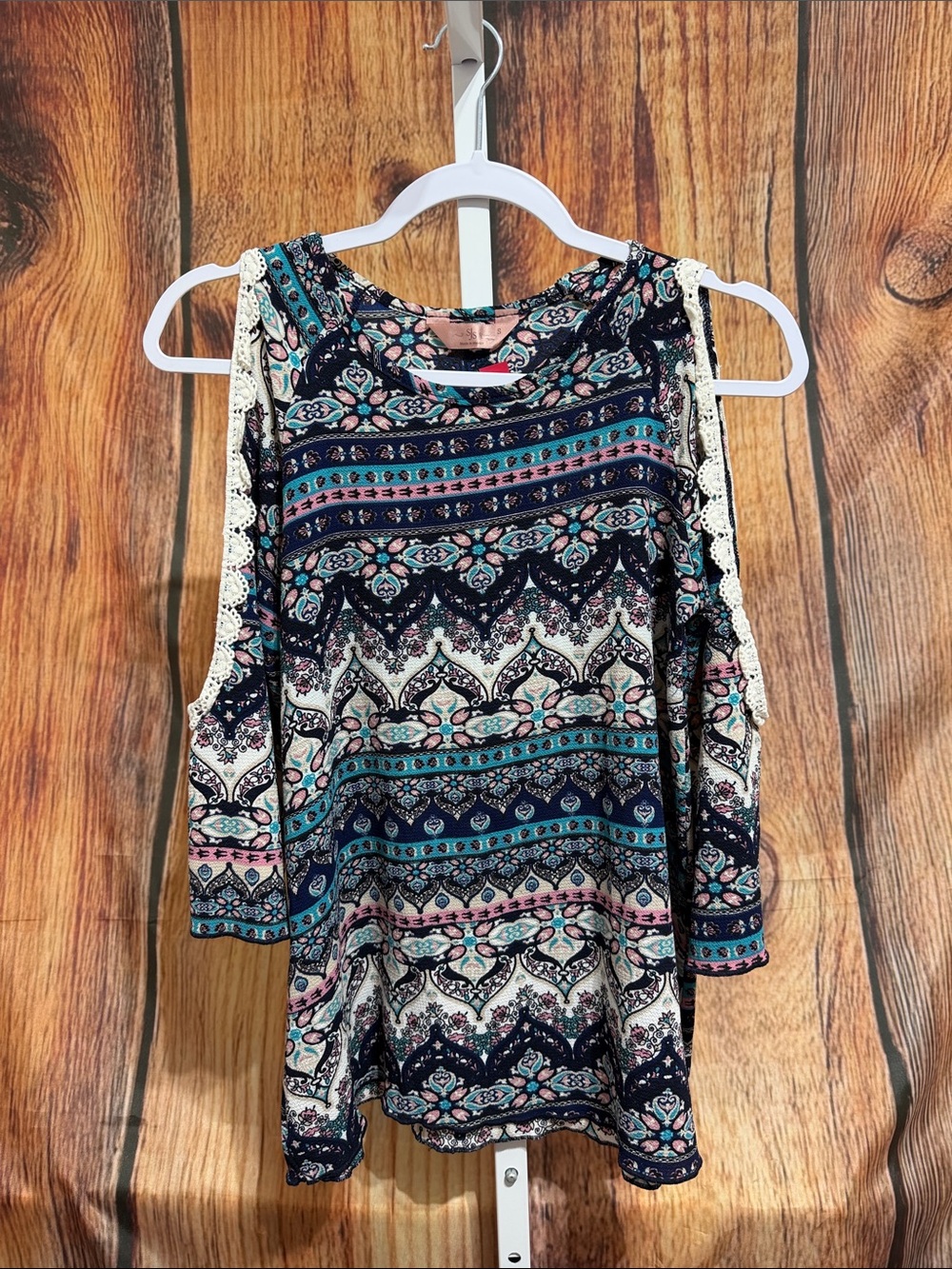 🚨(4/$10) SJS Cold Shoulder Blouse Size S